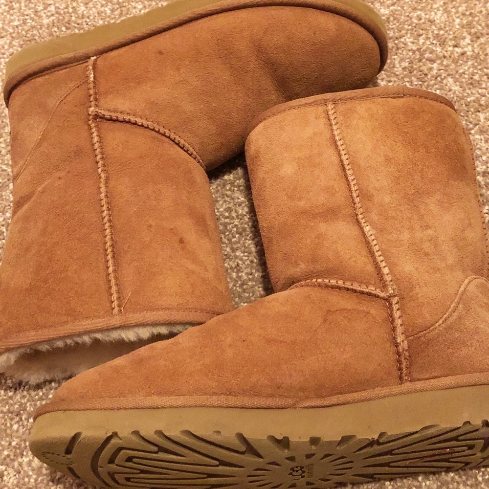 Authentic Ugg Classic Short in Chestnut size 10